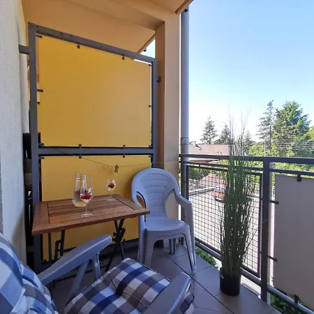 Piamola Powstancow Warszawy Lägenhet