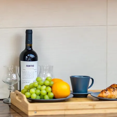 Piamola Powstancow Warszawy Lägenhet