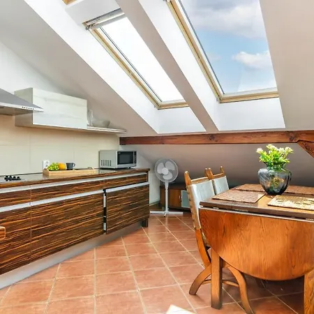 Lägenhet Piamola Powstancow Warszawy *