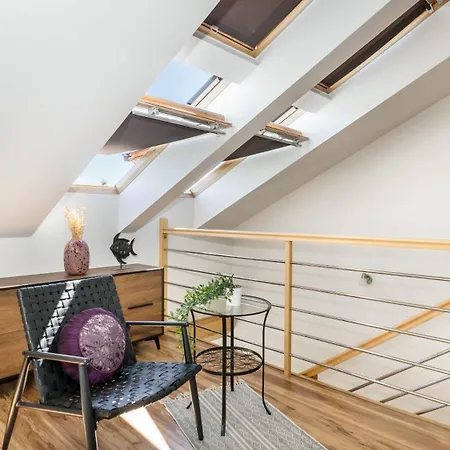 Lägenhet Piamola Powstancow Warszawy *