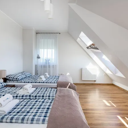 Piamola Powstancow Warszawy Lägenhet *