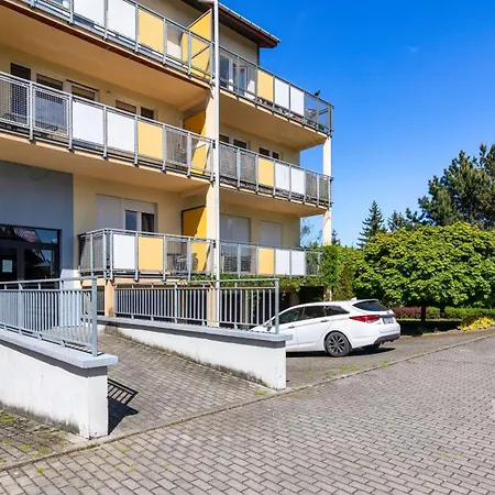 Piamola Powstancow Warszawy Apartmán *