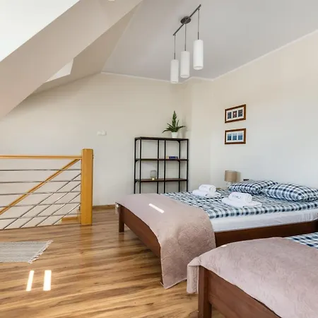 Piamola Powstancow Warszawy Lägenhet