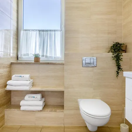 Piamola Powstancow Warszawy Lägenhet